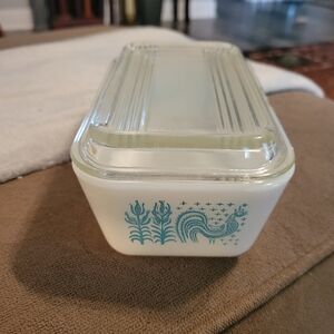 Vintage Pyrex Amish Butterprint Refigerator Dish
